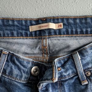 711 skinny Levi's blue jeans